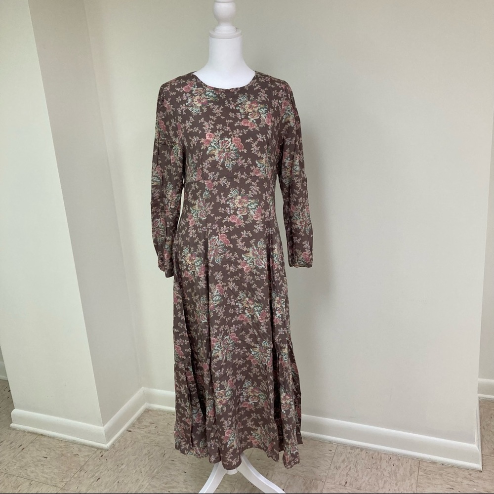 💖 🇬🇧 Laura Ashley Tea length floral frock. High waist/button detail at wrist